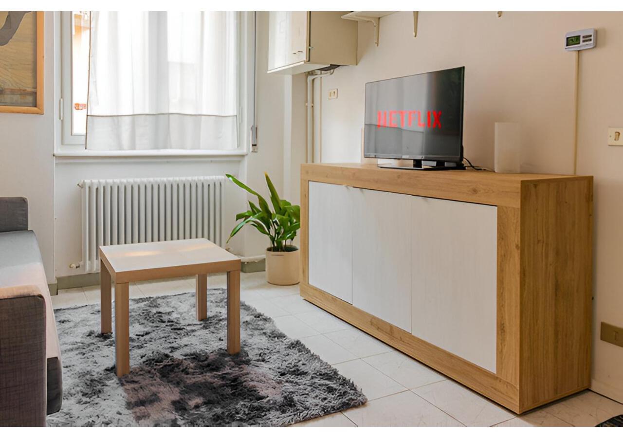 Free Parking - 5 Min By Walk From City Center Como Exterior photo